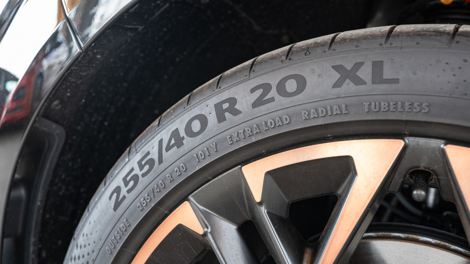 What’s The Difference Between ZR And R Tires? – SlashGear