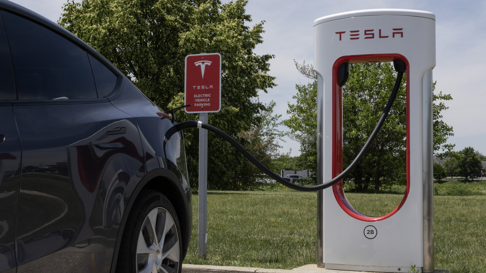 Family files wrongful death suit following Tesla crash in Texas – Engadget