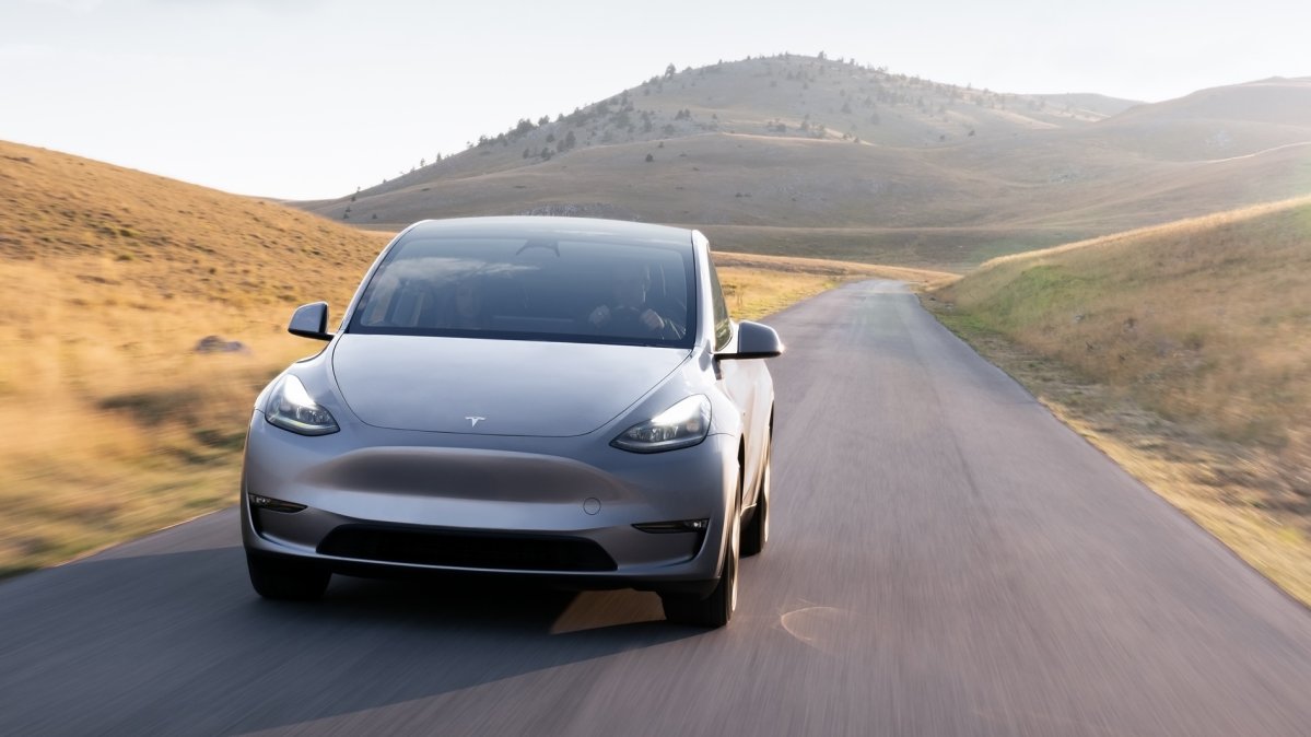 Tesla Provides Update on FSD v14 Lite for HW3: Included Features and Release Timeline – Not a Tesla App
