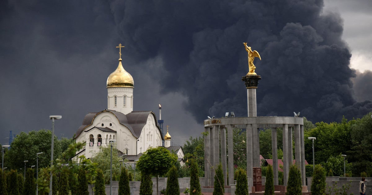 Ukraine drone strike hits Russian oil refinery, Zelenskyy says “Moscow will burn” if Putin continues war