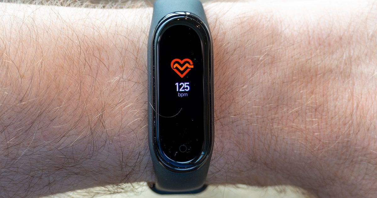 Fitness trackers and smartphone apps help heart disease patients stay active, study finds