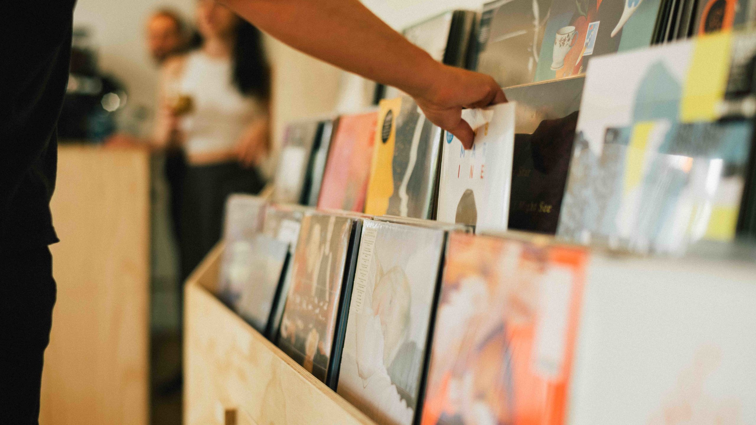 Want to stop using streaming services but find physical media too expensive? This great vinyl deal might be the secret to building your record collection