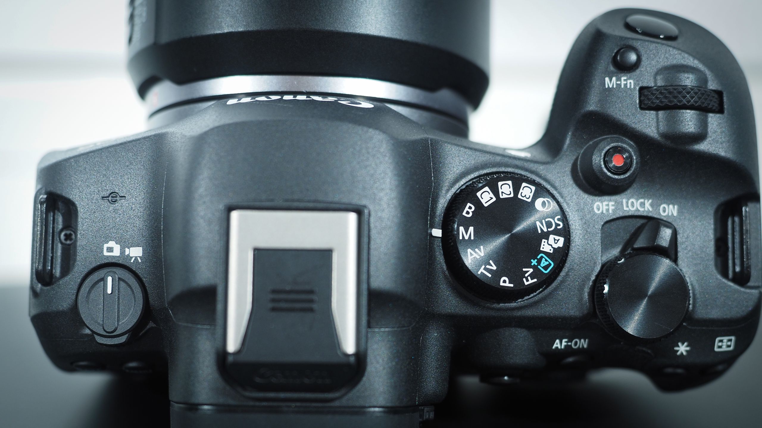 APS-C cameras dominate Japan’s used mirrorless rankings, but a full-frame DSLR-like body takes No.1