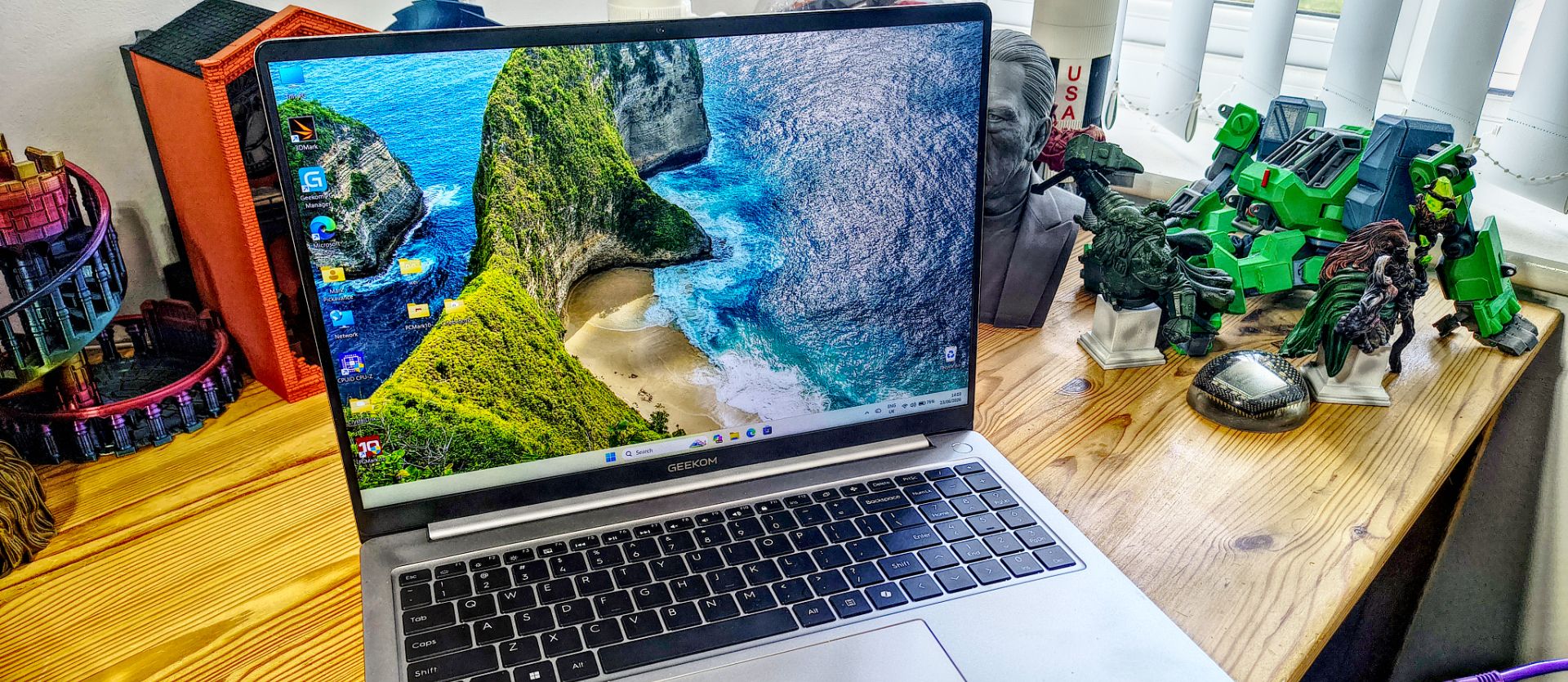 Geekom GeekBook M16 business laptop review