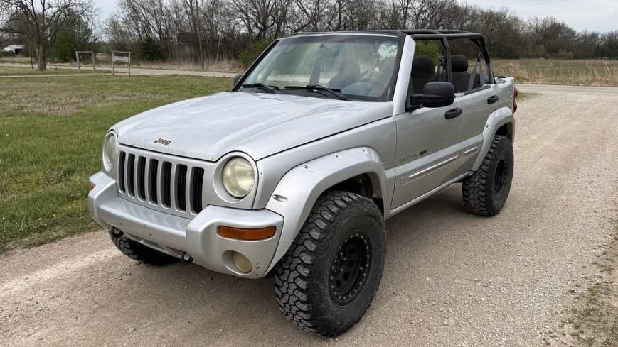 Pursue Life and Happiness With This Chopped-Top Jeep Liberty for Beater Car Money