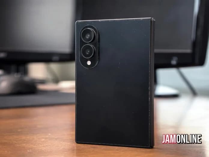 The prototype of the wide-fold Samsung Galaxy Z Fold8 smartphone has been revealed, competing against Apple’s iPhone Ultra.
