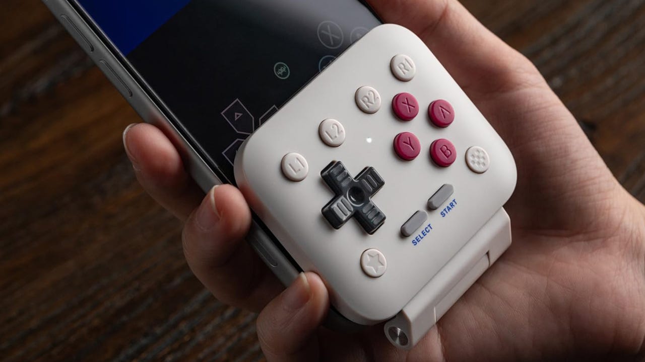 8BitDo’s Latest Phone Accessory Is a Clip-on, Game Boy-Like Controller