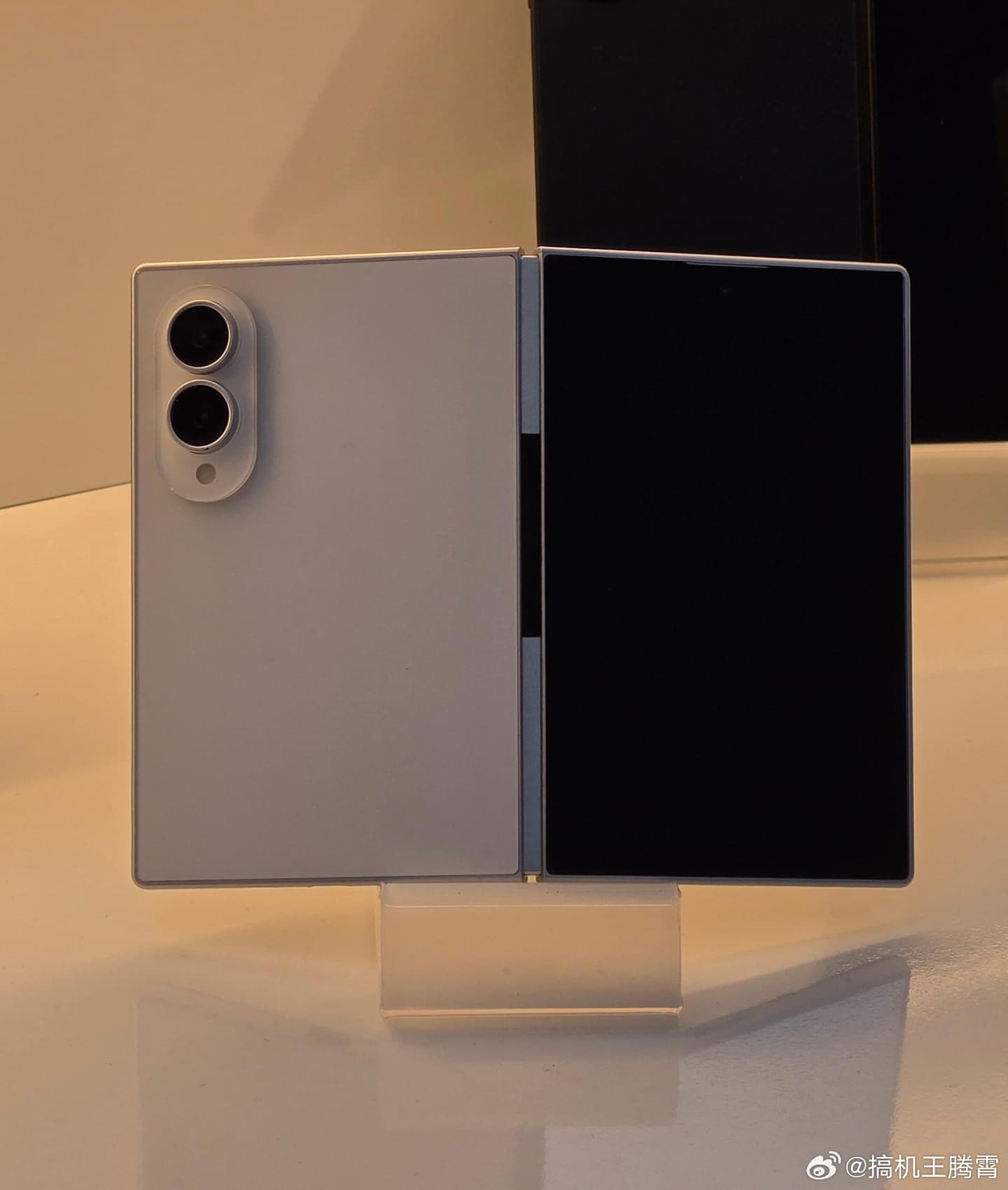 The Real Photos of Samsung Galaxy Z Fold8 Foldable Phone have been Released