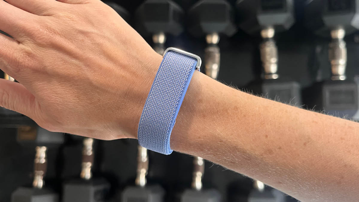 Can the Fitbit Air Compete with the Whoop Band and the Oura Ring? – Consumer Reports