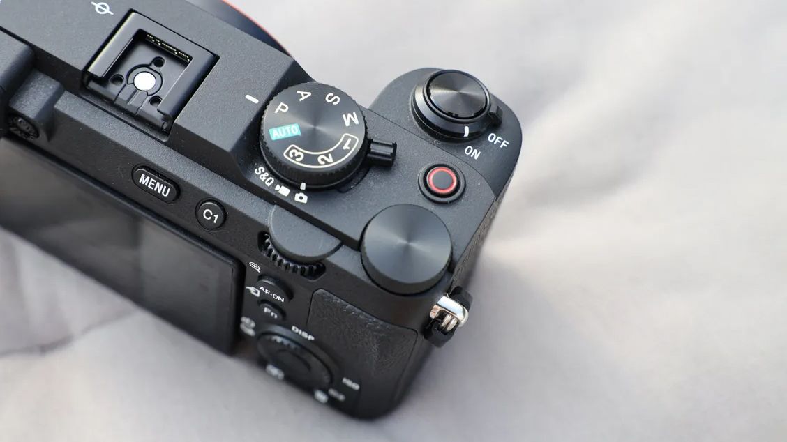 “World’s smallest and lightest full-frame mirrorless camera” is Japan’s No.1 best seller