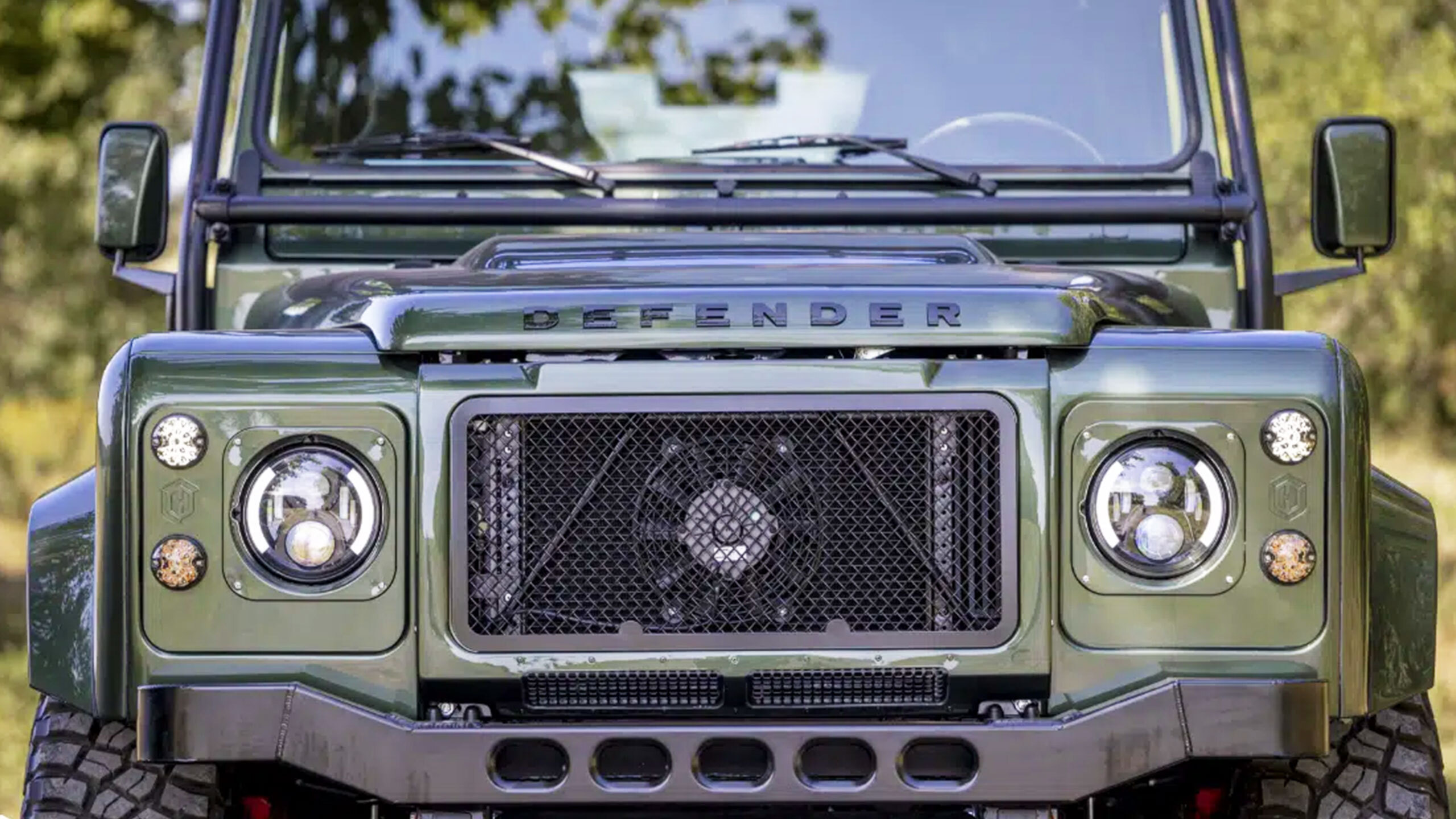 This Classic Defender Restomod Costs More Than Two New OCTAs And Still Runs A Diesel | Carscoops