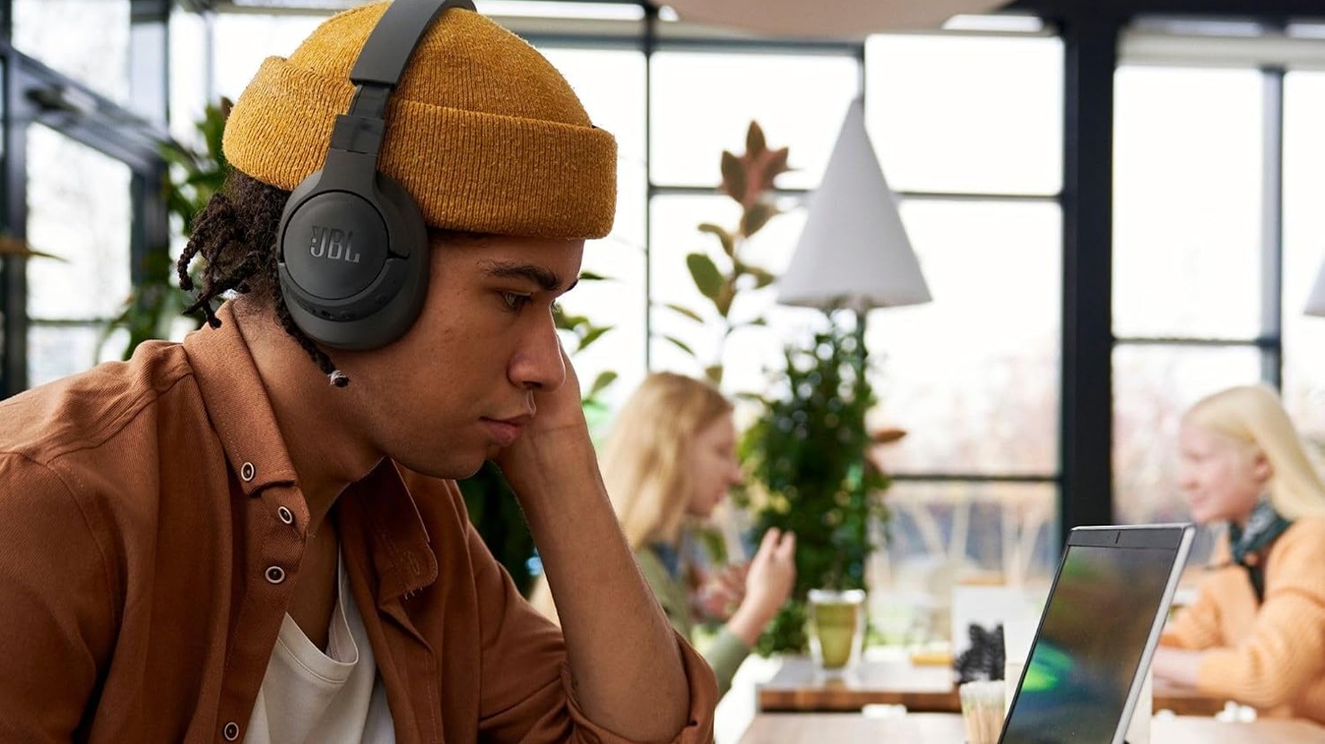 JBL’s bass-friendly Tune 770NC headphones get a 40% price cut at Amazon