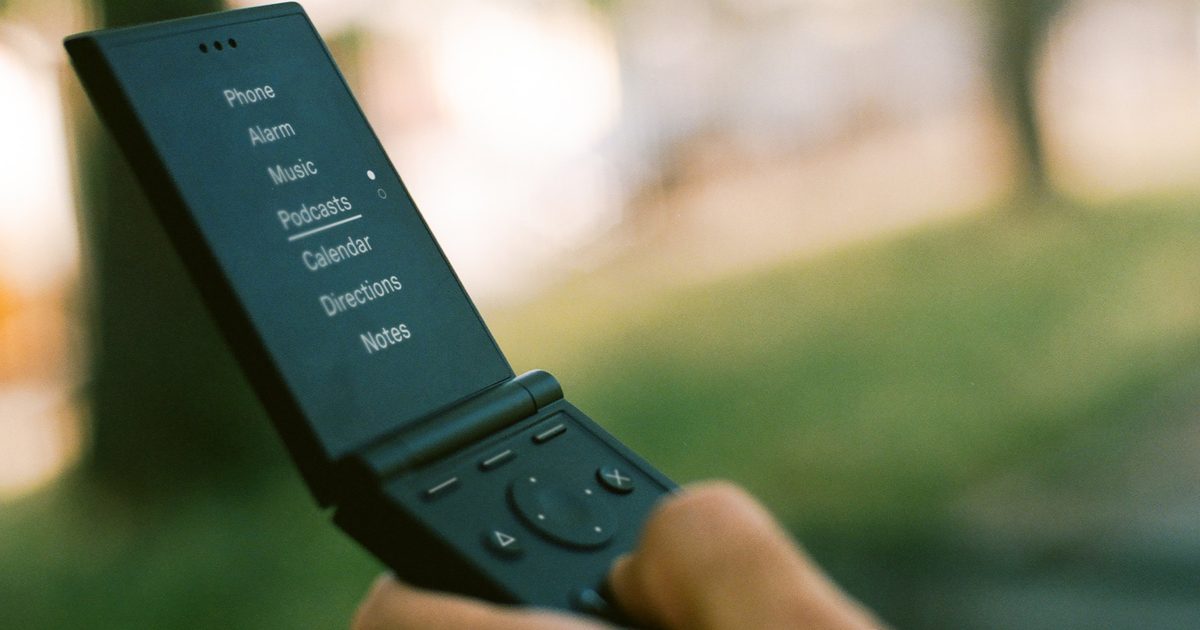 The Light Flip brings back the flip phone, minus the distractions