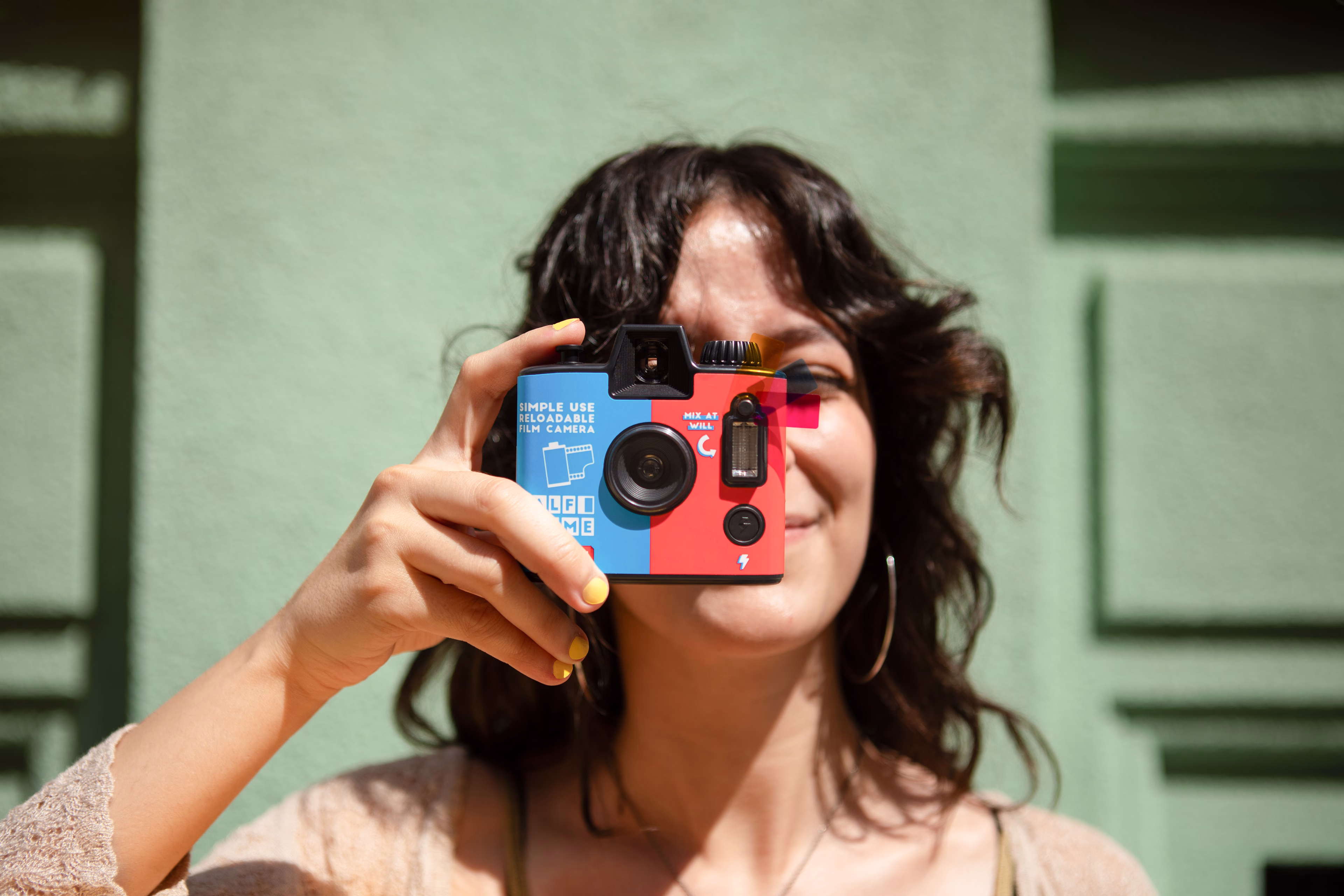 Lomography’s new half-frame camera doubles your film frames for $35 | DPReview
