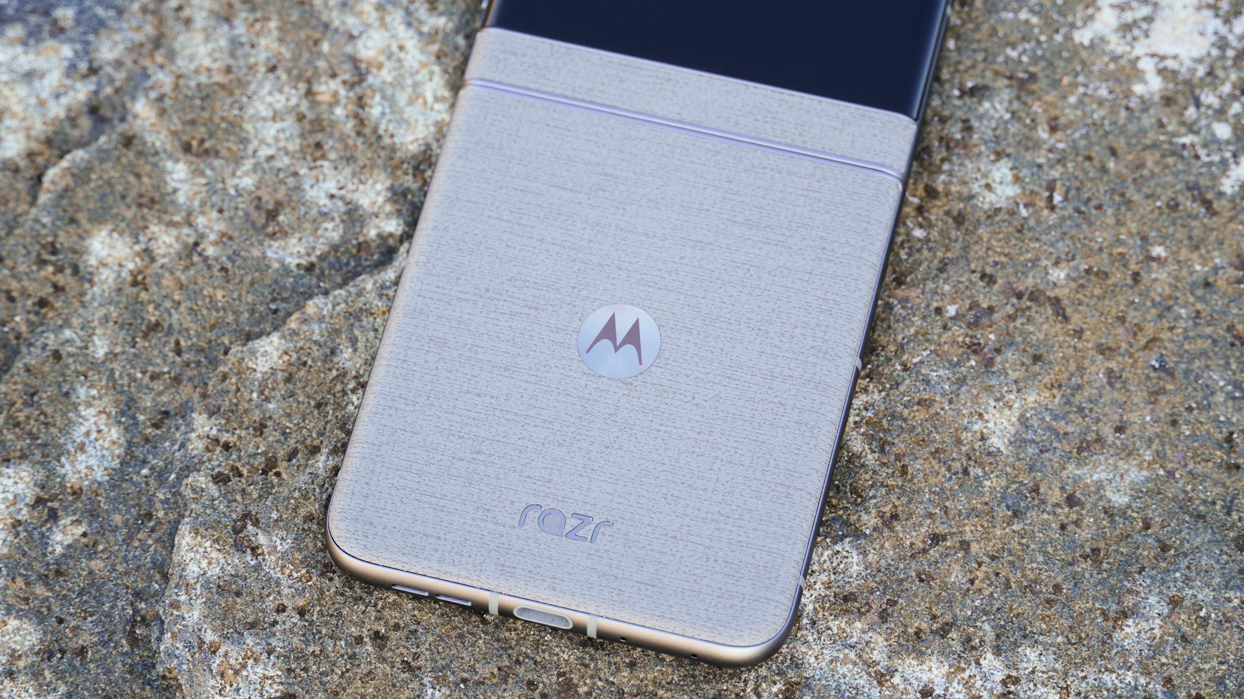 Captivated: Moto’s leaked Swarovski Razr 2026 shines in a darker tone