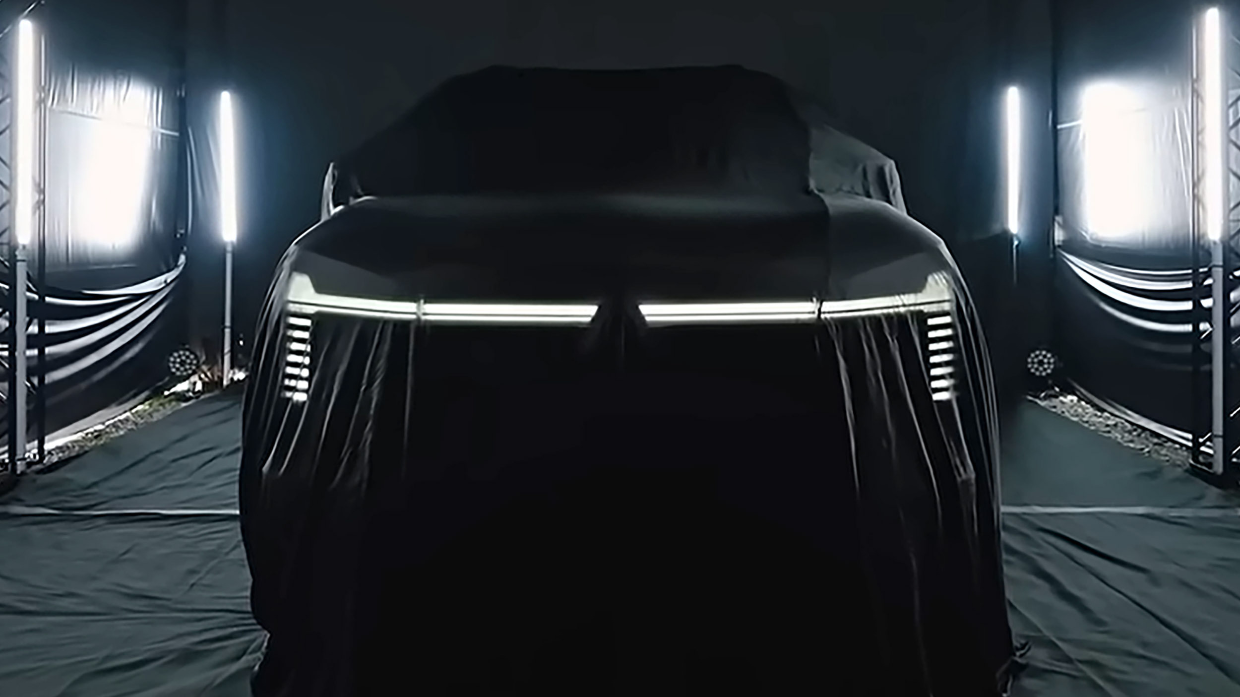 Mitsubishi Pulled The Covers Off The New Pajero In A Room Full Of Owners | Carscoops