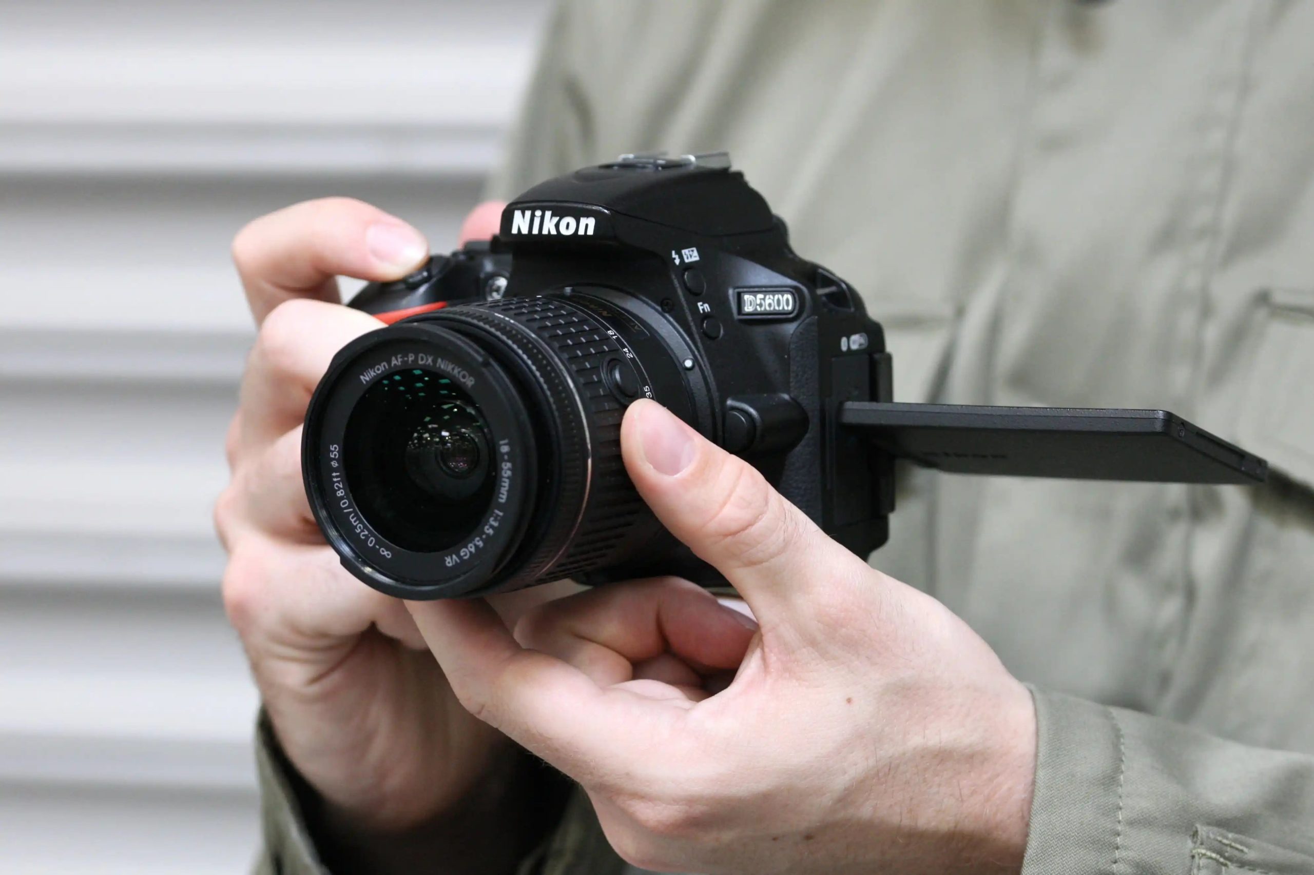 Save big on a DSLR that takes ‘beautiful pictures’ – you get a lens too