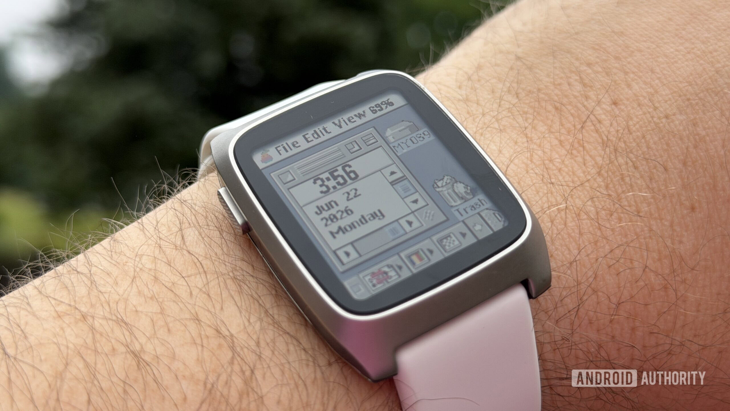 Pebble Time 2 users say everyday use is cracking their screens