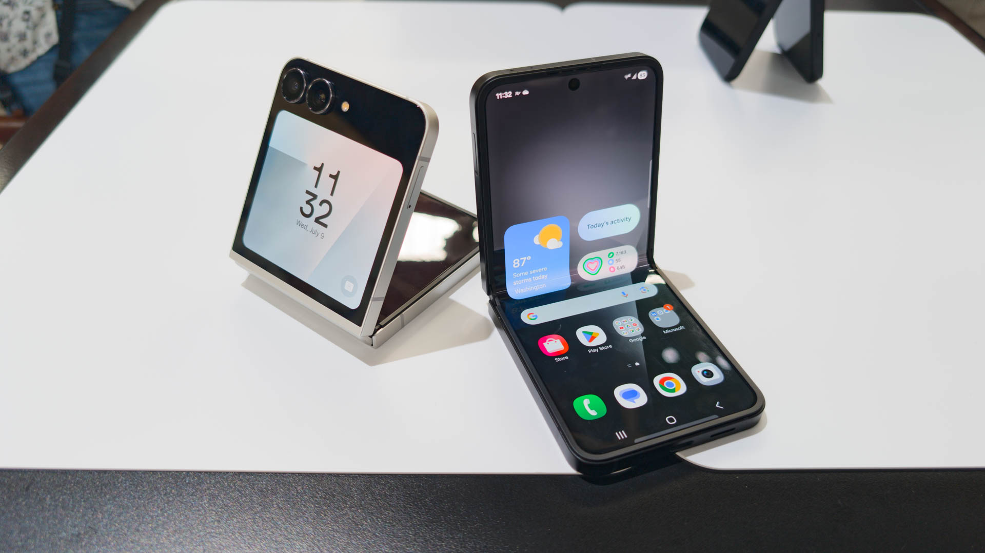 Samsung’s latest idea is a Galaxy Z Flip that can fold both ways