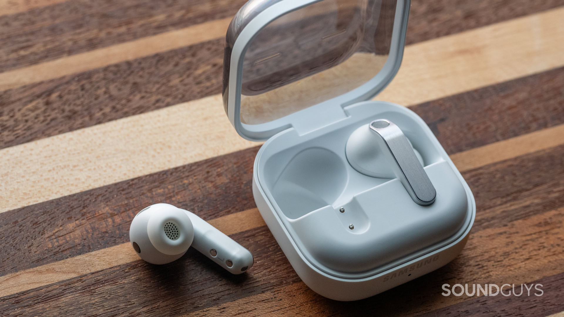 Samsung’s first clip-on earbuds might not arrive until later this year