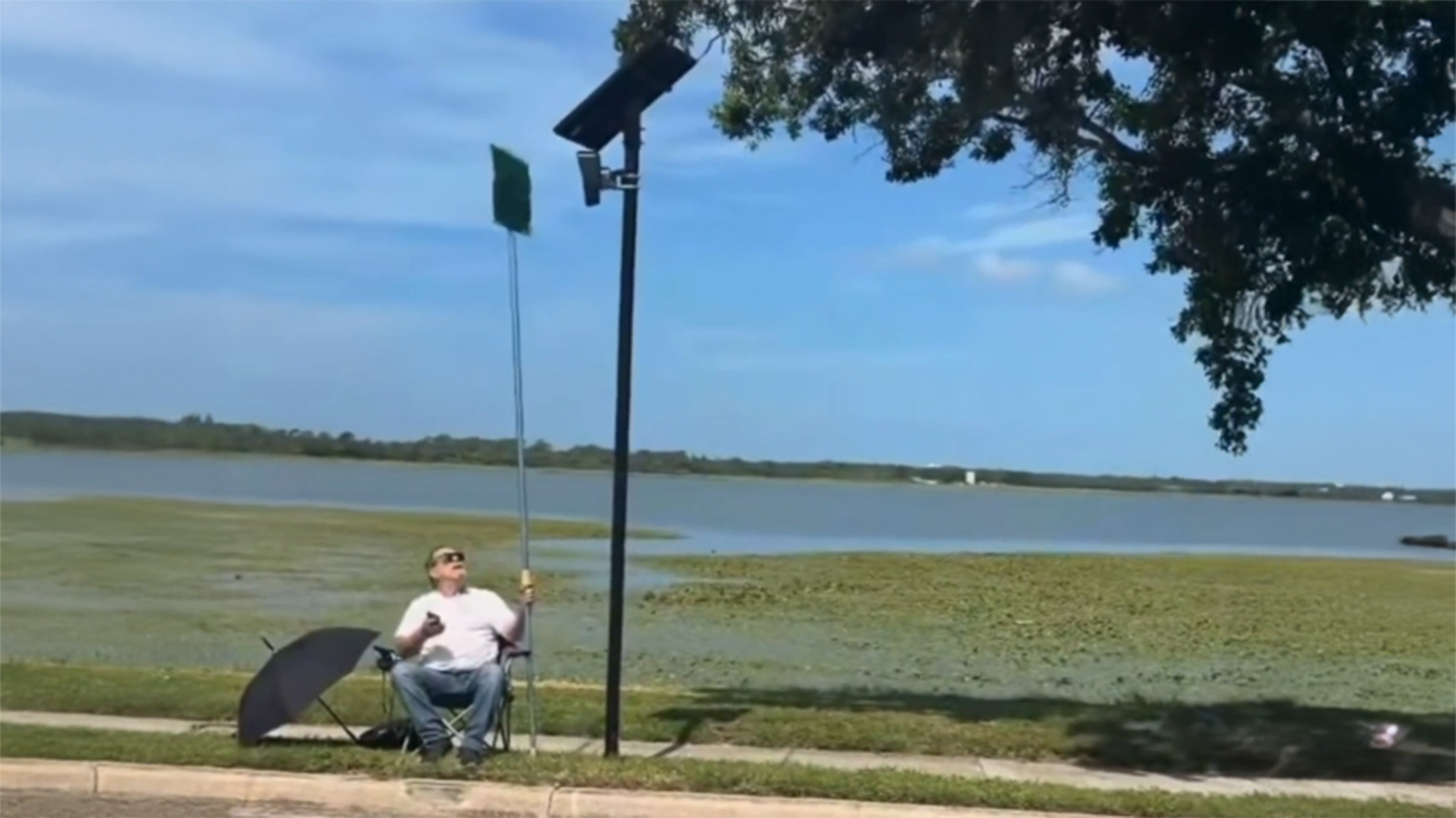 A 77-Year-Old Florida Retiree Found A Way To Beat Flock Cameras Without Touching Them | Carscoops