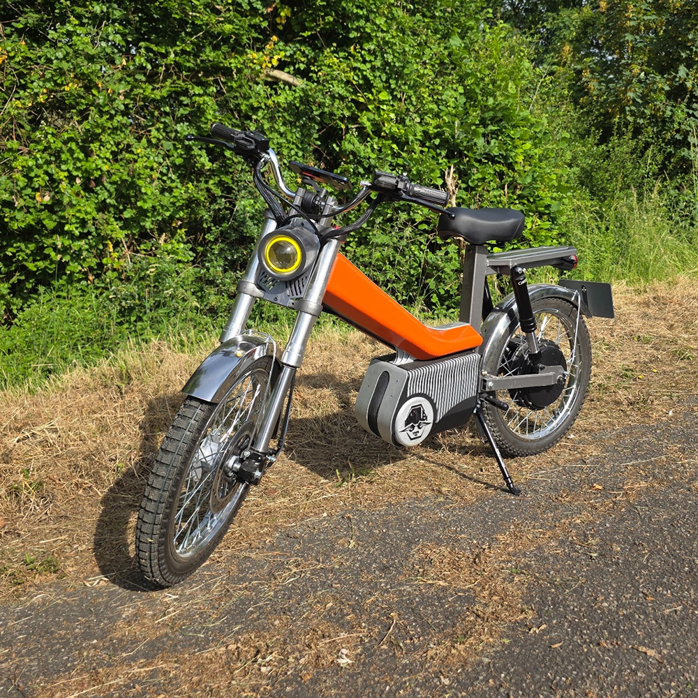 Eliaz Barré launches Ulule campaign for Barrolex, a retro-styled electric moped built in Normandy