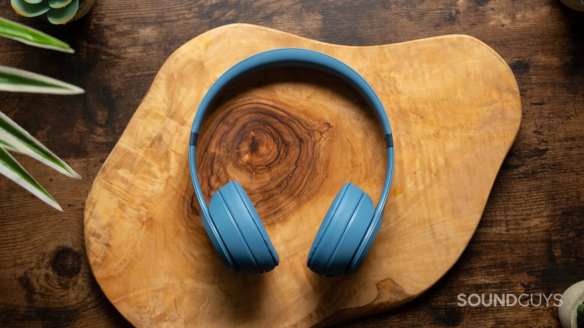 Beats Solo 4 drop to $129.95 in Amazon’s latest 35% off deal