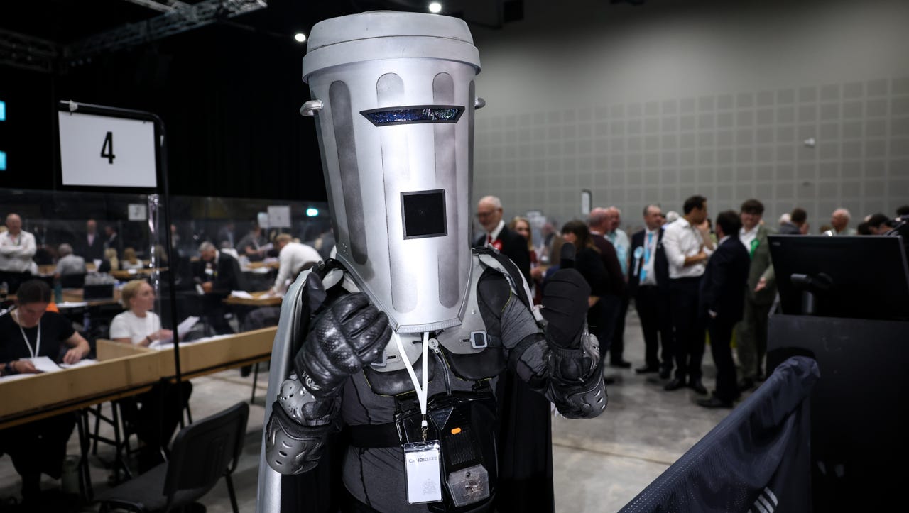 Shenmue Fans Get Count Binface — a Man Dressed as a Trash Can Who’s Going Up Against Nigel Farage in a UK Election — to Call on Sega to Make Shenmue 4
