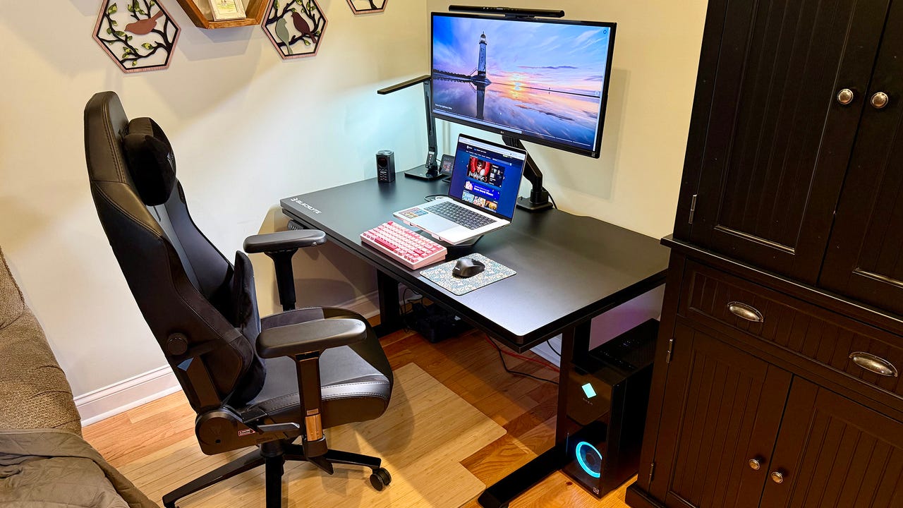 Blacklyte Atlas Lite Standing Desk Review: Solid Features at Half the Price