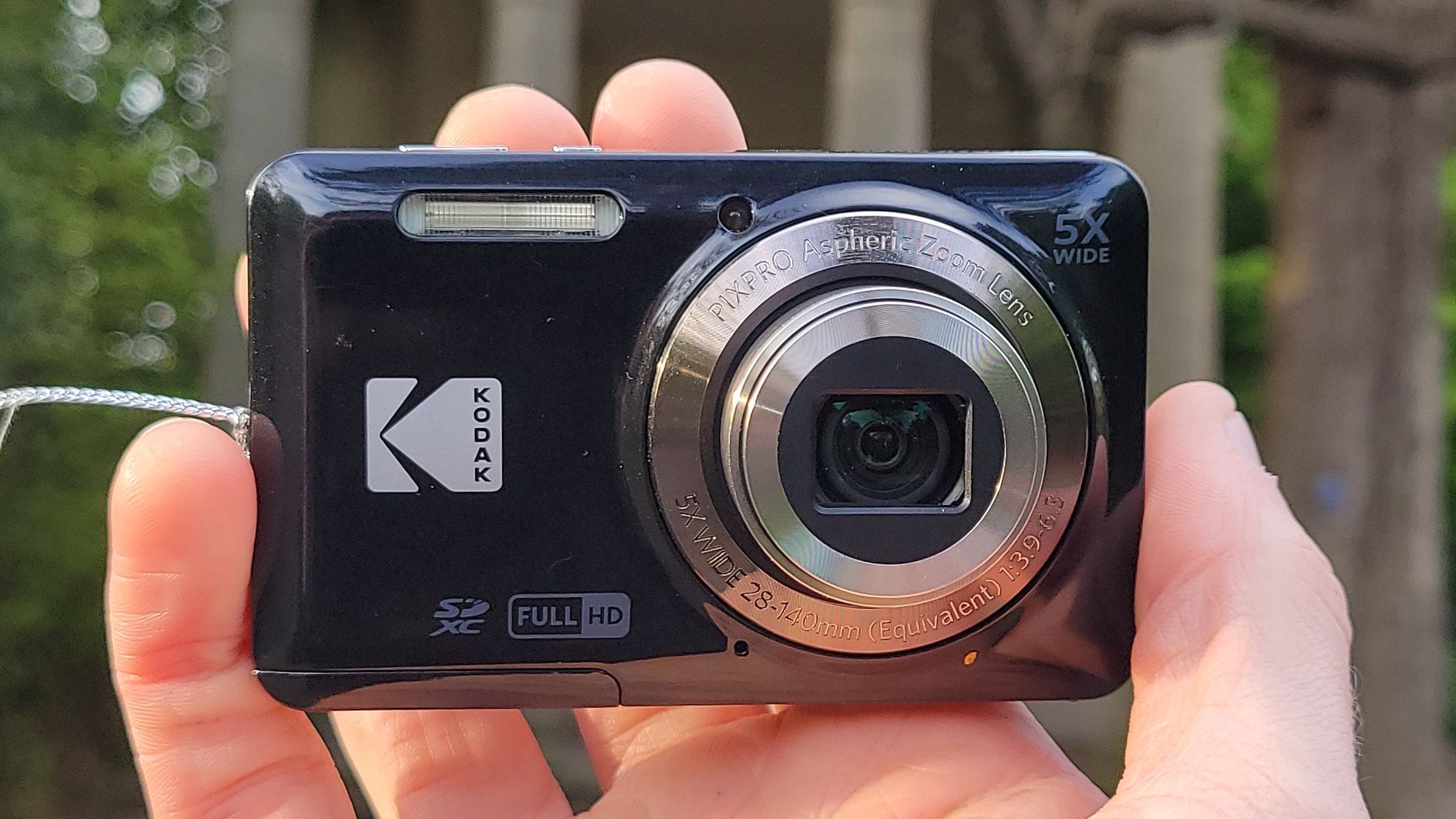 I left my mirrorless behind to try the trendy Kodak PixPro FZ55, but I have mixed feelings