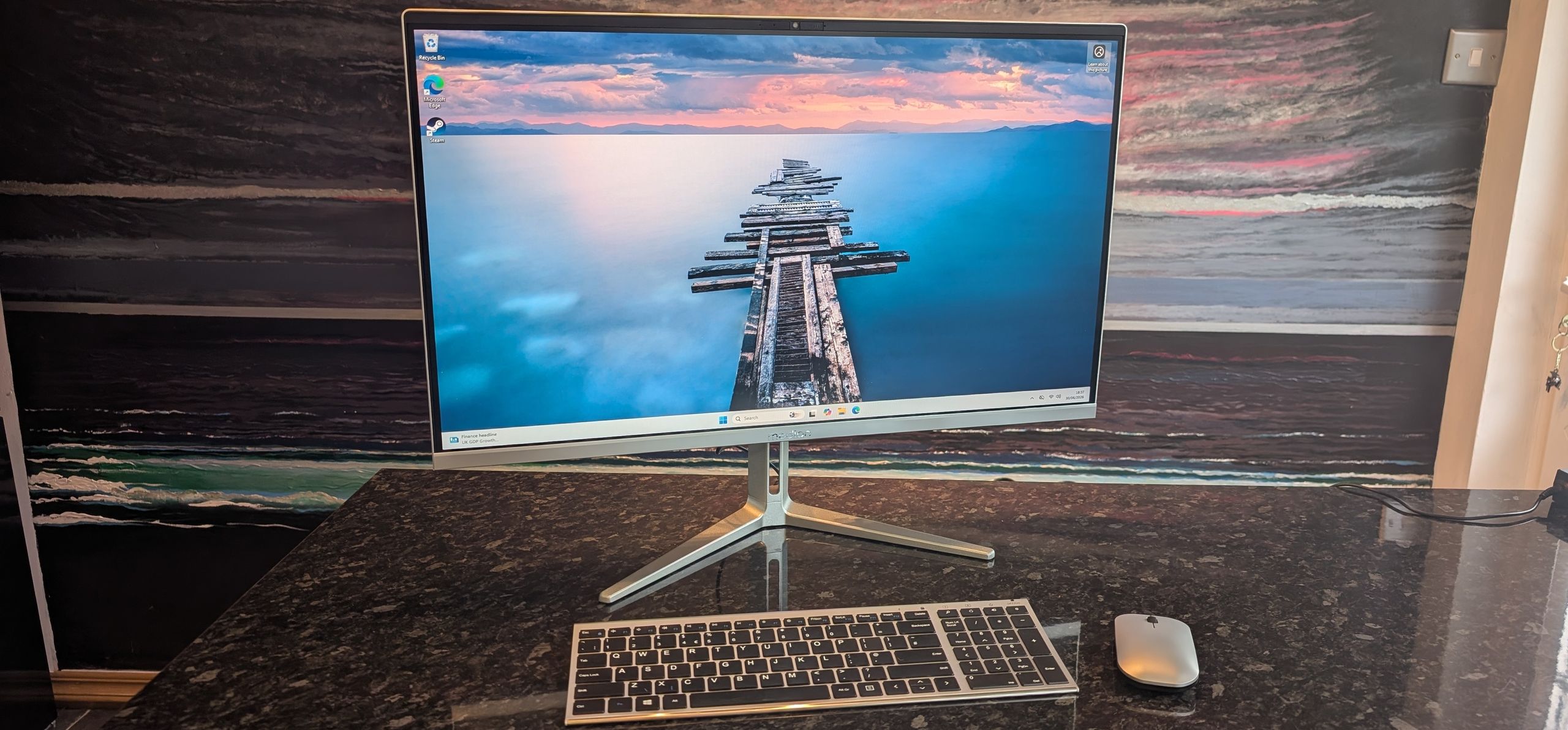 The Medion Signium 27 S1 AIO can’t compete with the Apple iMac, but it’s still decent value for money