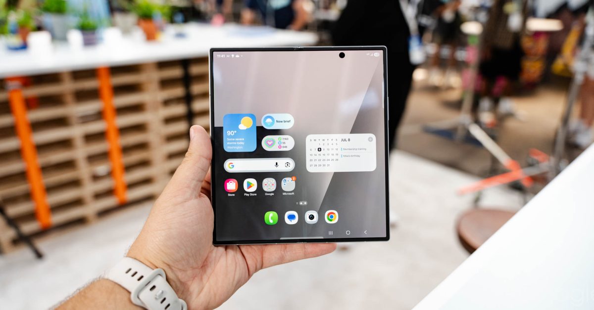 Galaxy Z Fold 8 Ultra display crease missing in latest hands-on leak [Video]