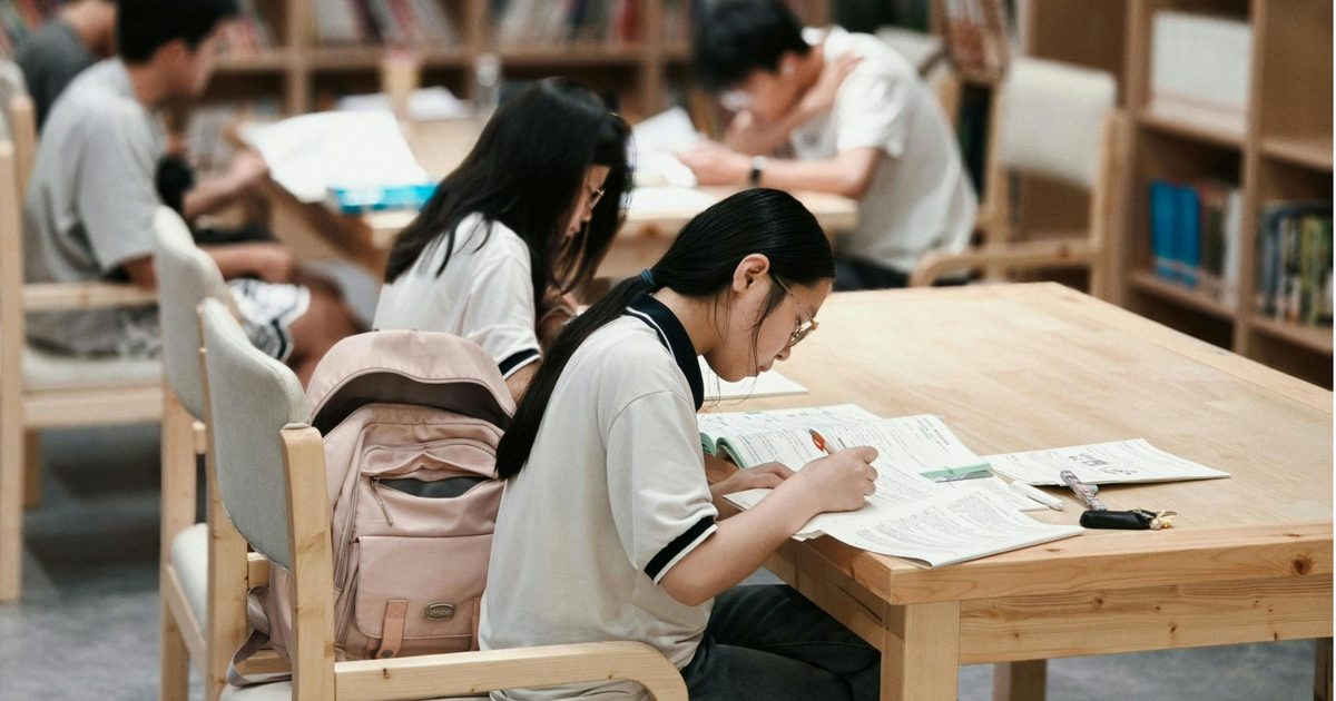 Students are turning to AI chatbots instead of humans for college counseling