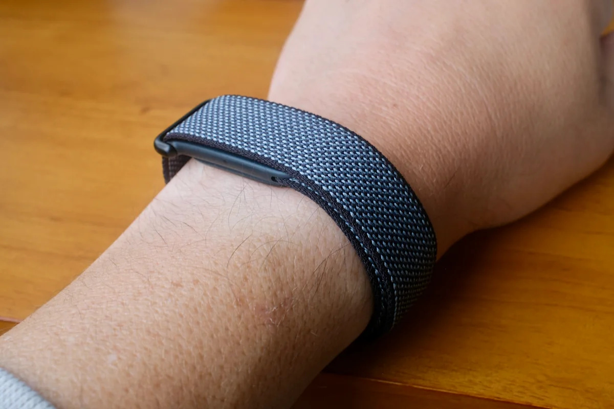 I spent 30 days wearing Google’s $99 Fitbit Air—it only let me down in 2 ways
