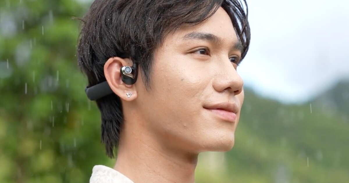 AI-spiked action headset immerses itself naturally in your world