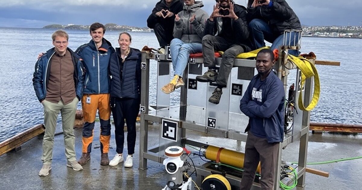 Subaquatic on-call robot guards critical deep-sea infrastructure