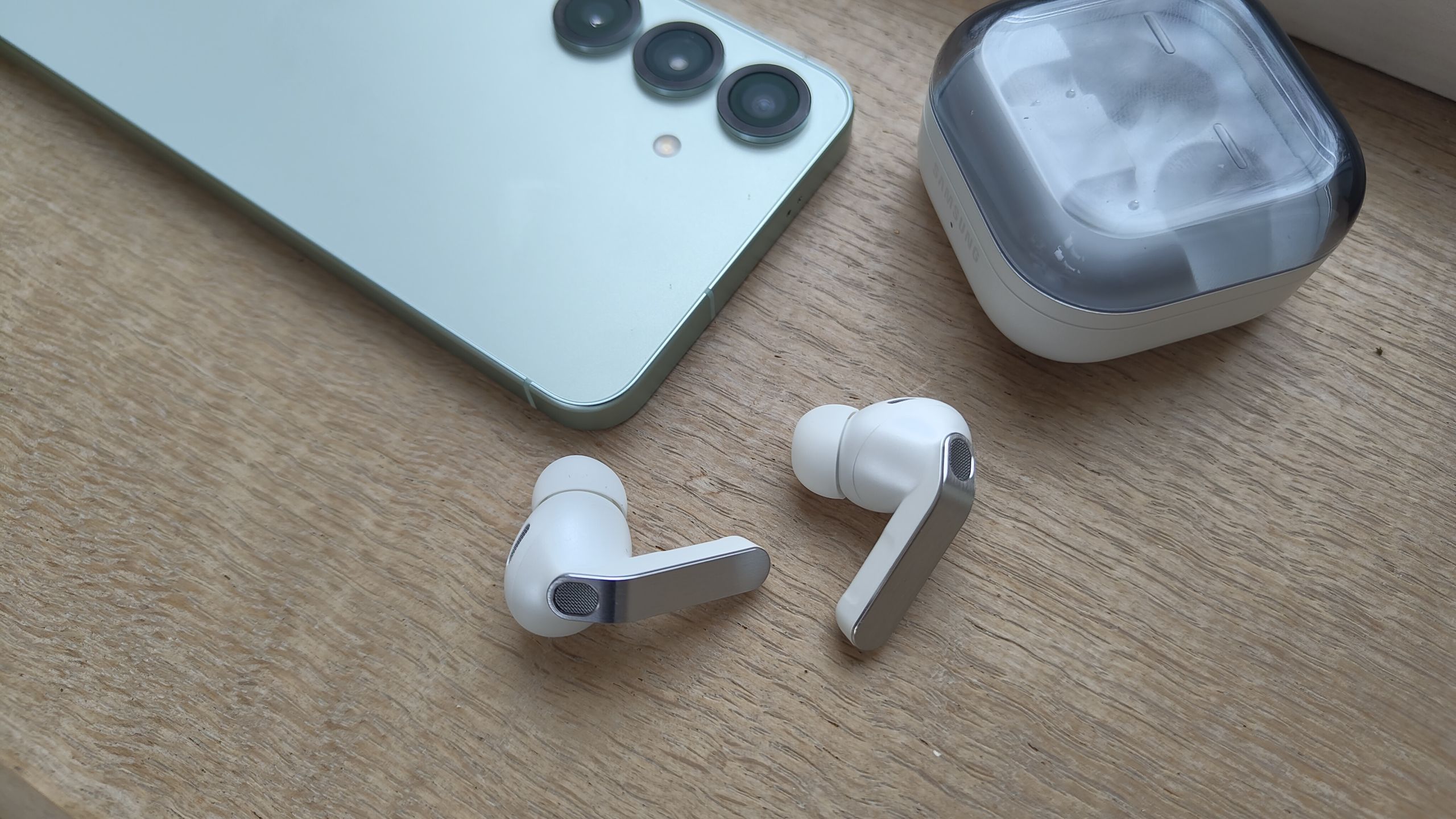 Samsung looks set to jump on the clip-on earbuds trend – but it isn’t short of competition