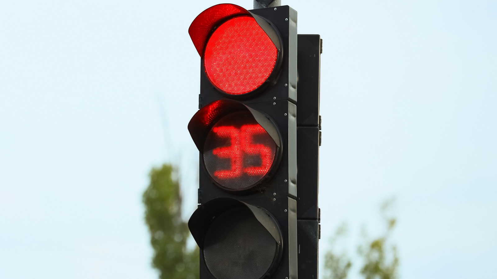 Why Do Traffic Lights In The US Not Have A Countdown Timer? – SlashGear