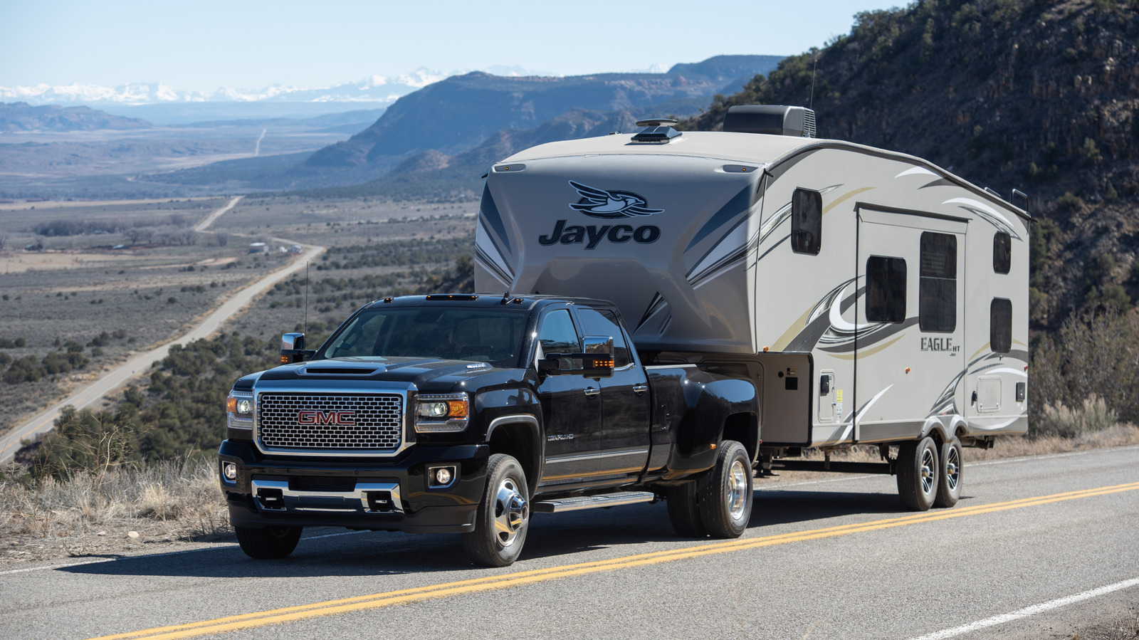 Factory Vs Aftermarket Tow Hitches: How Different Are They Really? – SlashGear