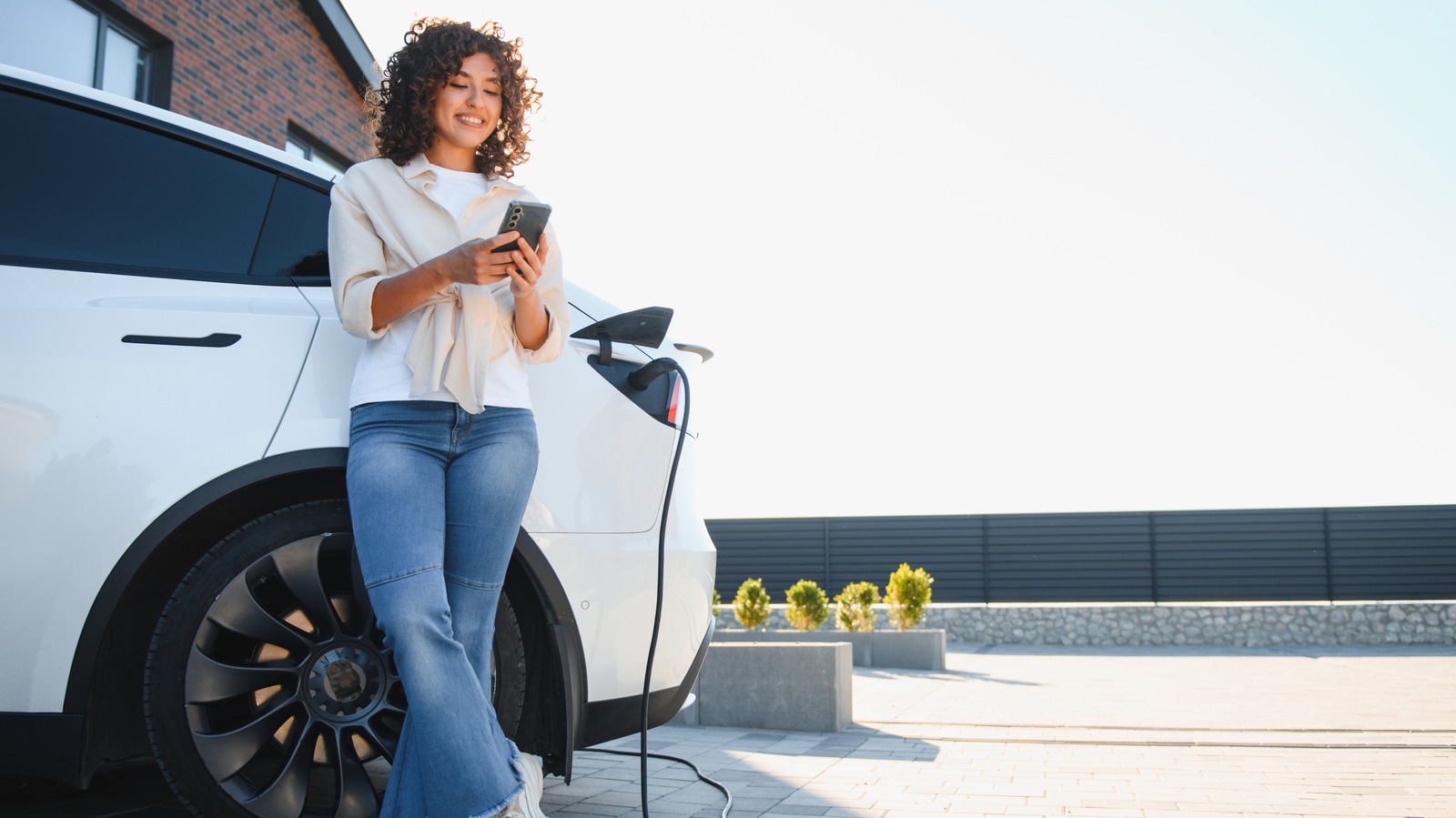 How Much Does It Cost To Charge An Electric Car & What Factors Affect The Price? – SlashGear