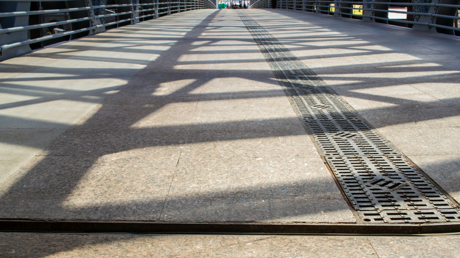 What Do Those ‘Open Joints On Bridge’ Signs Mean? – SlashGear