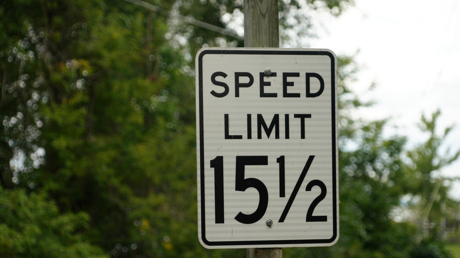 Why Do Some Speed Limit Signs Have Fractions? – SlashGear