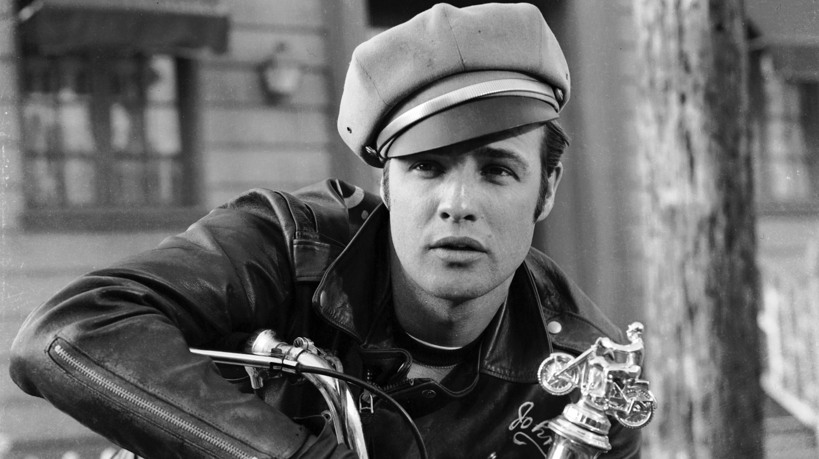 What Real-Life Event Inspired Marlon Brando’s Motorcycle Movie The Wild One? – SlashGear
