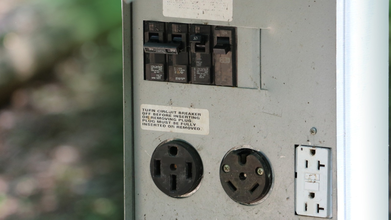 30 Amp RV Plug Vs. 50 Amp: What’s The Difference? – SlashGear