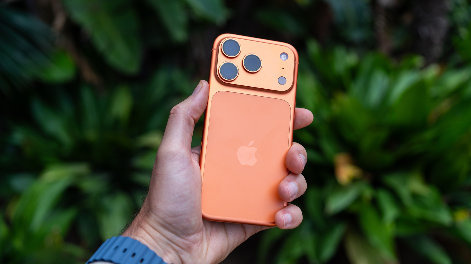 How long is a new iPhone actually supposed to last? – Engadget