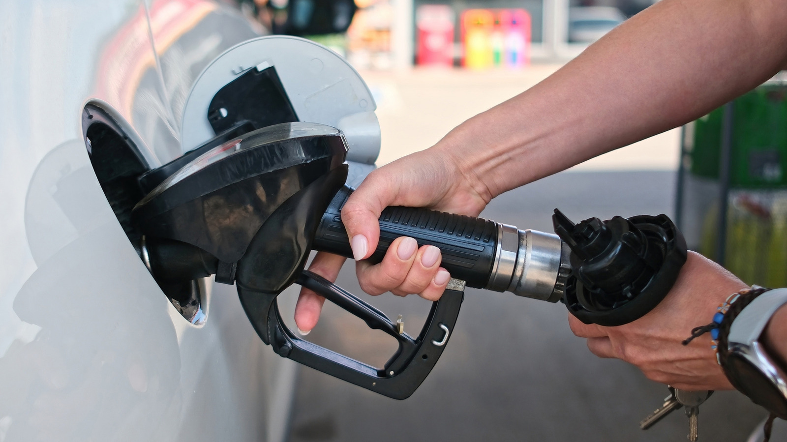 How Russians Are Modding Their Cars To Run Without Gasoline During Fuel Shortage – SlashGear