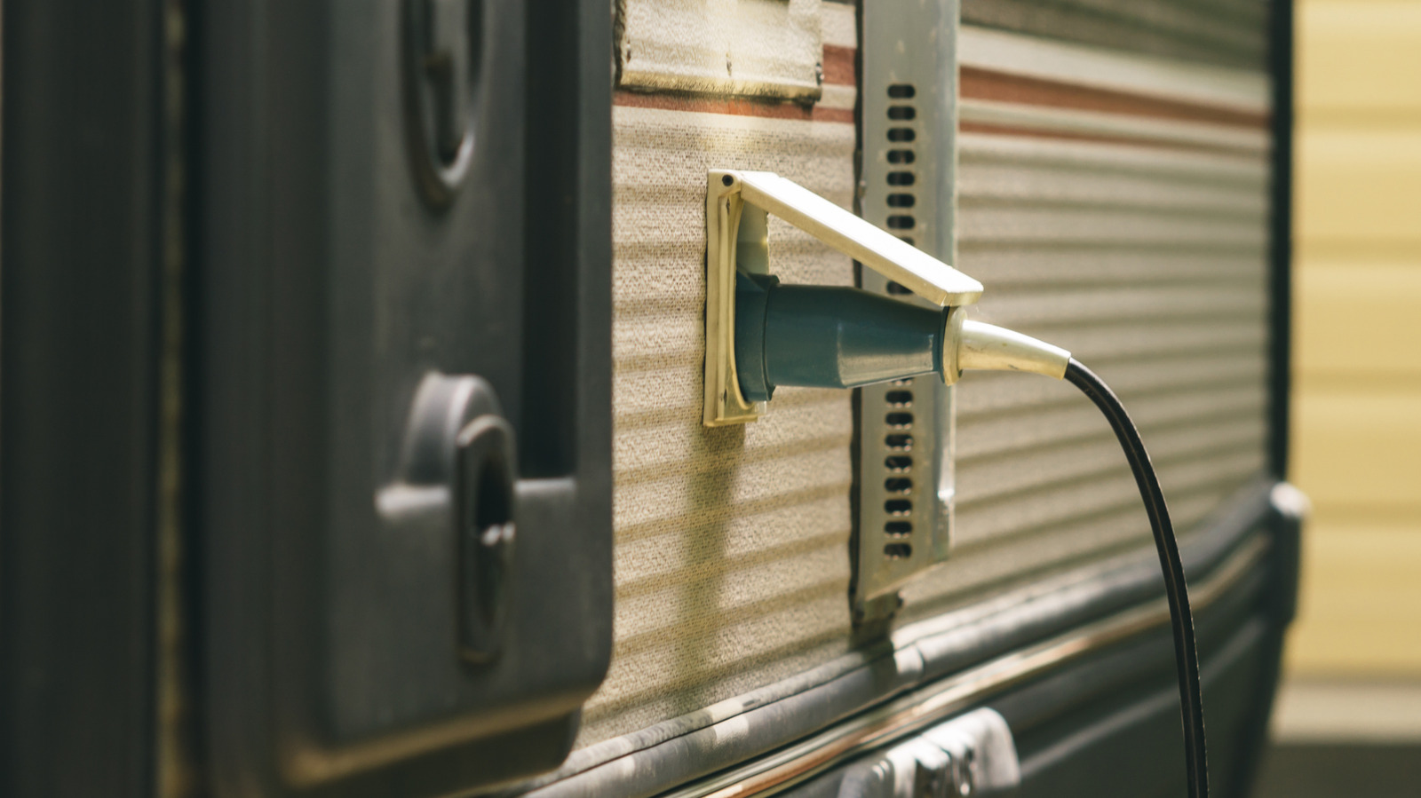Is A 30 Amp RV Plug The Same As A Dryer Plug? Here’s What You Need To Know – SlashGear