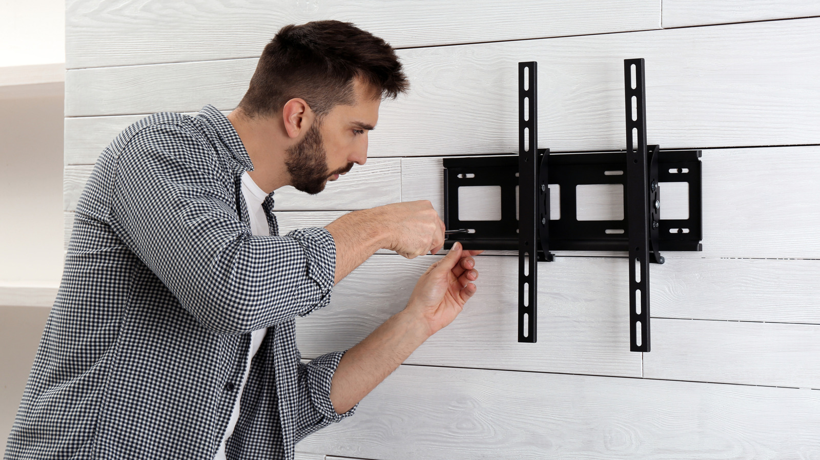 Can You Wall Mount A TV Without Drilling Holes? – SlashGear