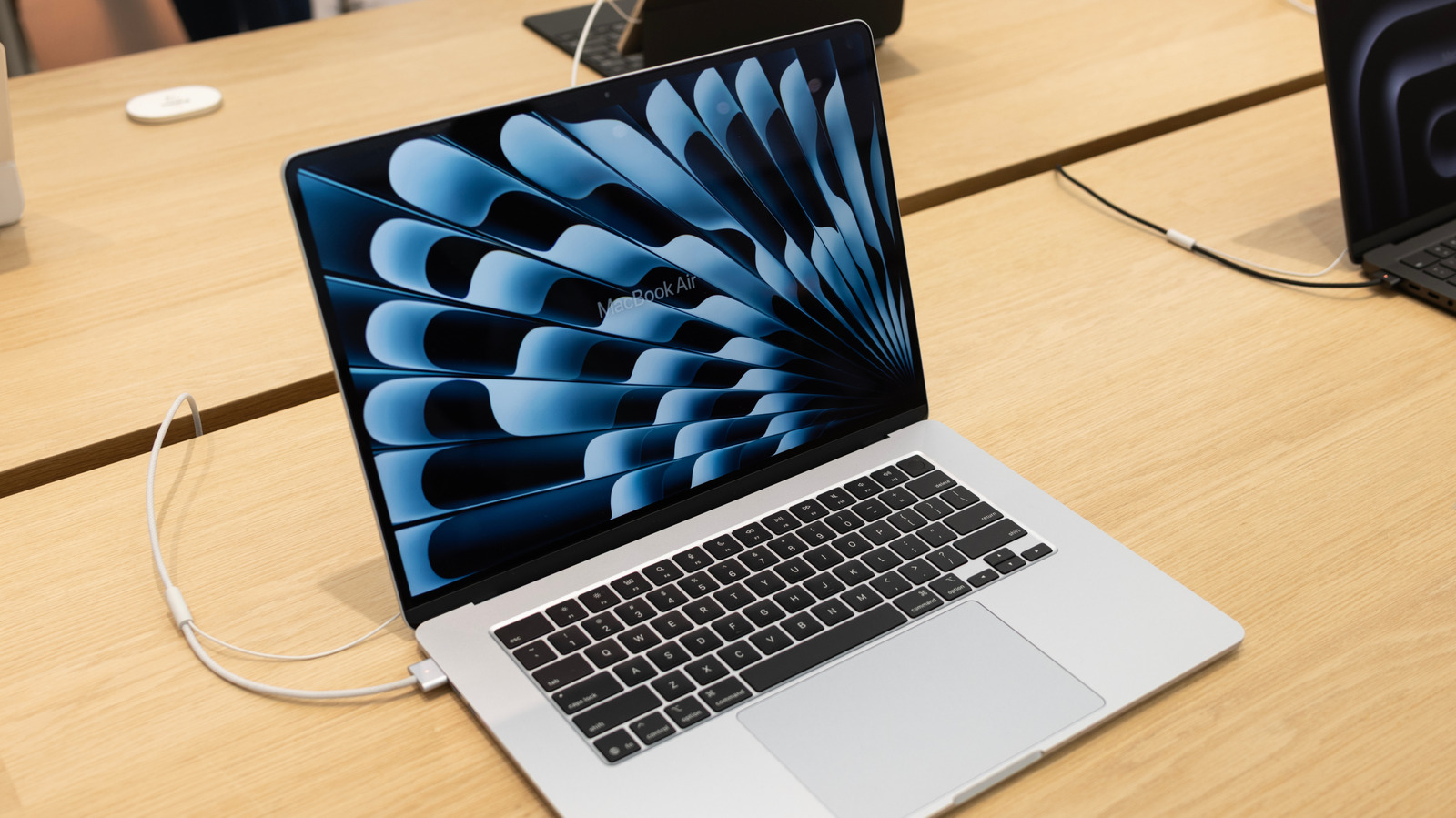 The reason why the MacBook Air doesn’t need a fan – Engadget