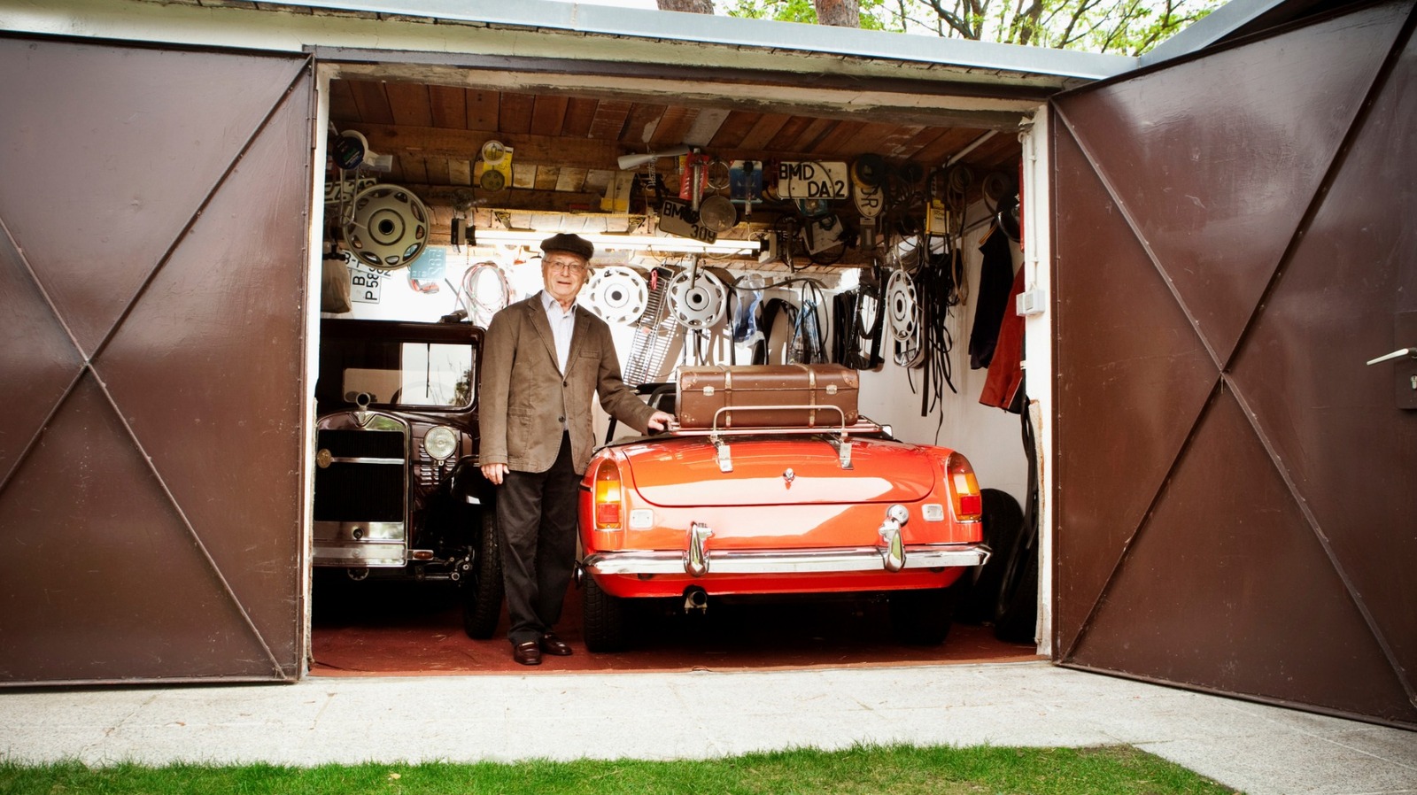4 Pros And Cons That Come With Parking In Your Garage – SlashGear